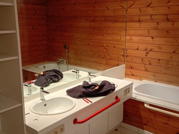 De badkamer vóór de renovatie